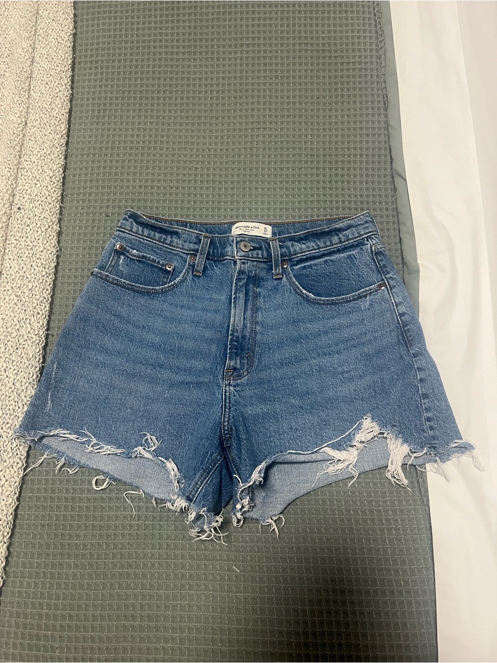 Abercrombie “The 4 inch mom short high rise”